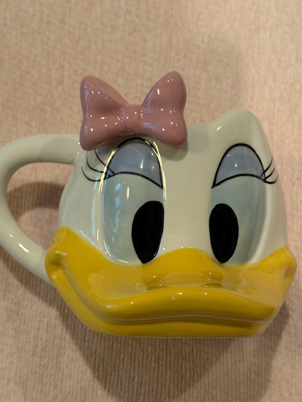 DISNEY Daisy Duck coffee mug Pink Bow Christmas Holiday gift Brand New